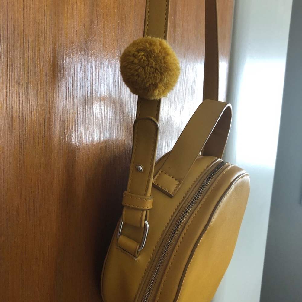 Small Round French Connection Bag - Picture 10 of 14